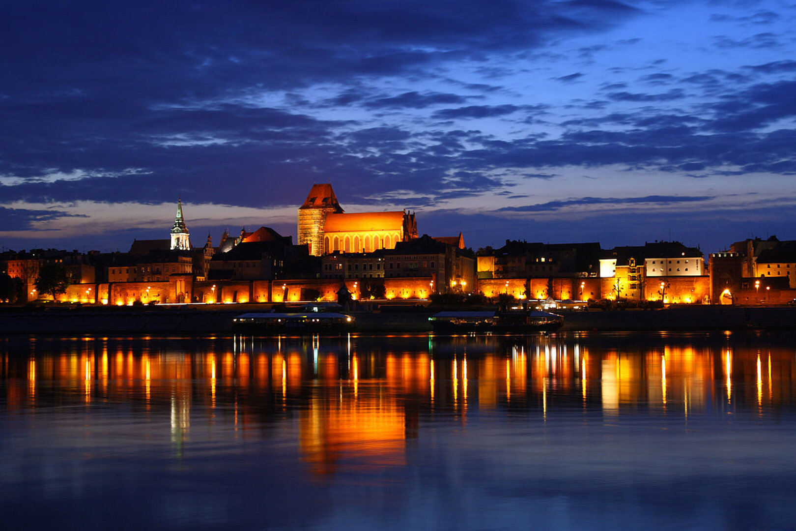 Toruń nocą — panorama
