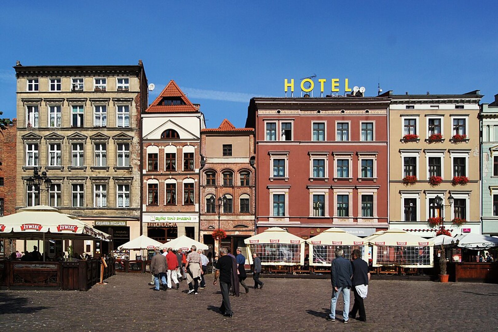 Rynek Staromiejski w Toruniu — ratusz i kamienice