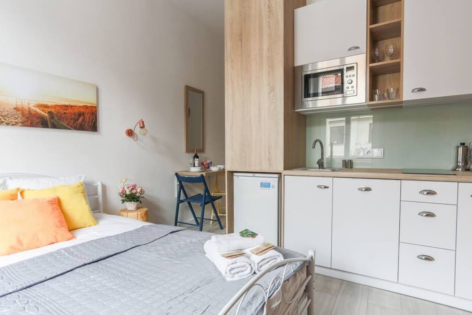 Simply Modern No. 1 Apartment