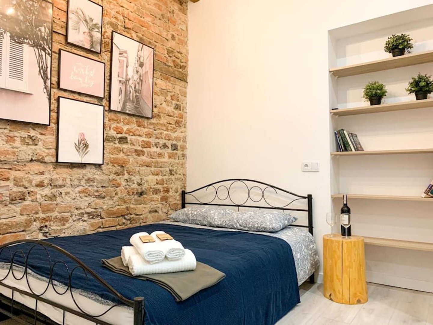 Simply Modern No. 3 Apartment